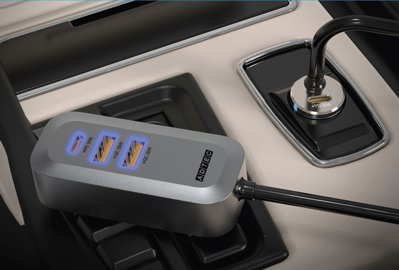Power Delivery対応 シガーソケットタイプ充電器/100W/USB Type-A 2ポート/Type-C 2ポート/ブラック