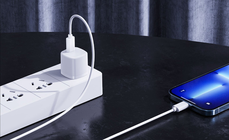 Power Delivery対応 AC充電器/20W/USB Type-C 1ポート/ホワイト