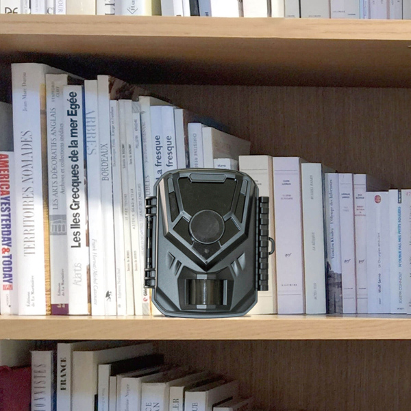 電池式センサーカメラ