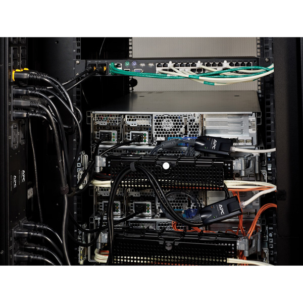 APC KVM 2G、 Analog、 1 Local User、 8 ports オンサイト5年保証