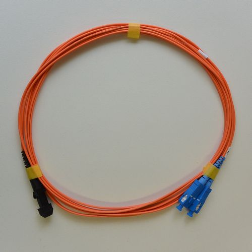 マルチモード光パッチコード GI50 2芯メガネ MTRJ(F)-SC 3m 橙色