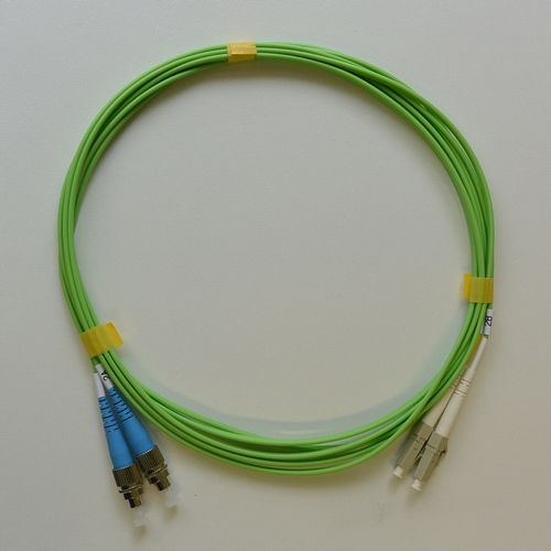 マルチモード光パッチコード GI50 2芯メガネ FC-LC 3m 若草色