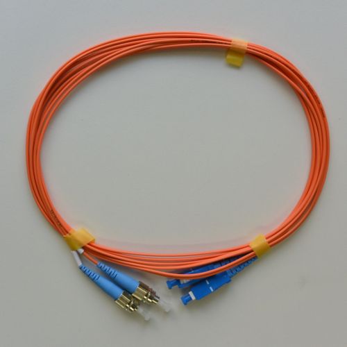 マルチモード光パッチコード GI62.5 2芯メガネ FC-SC 3m 橙色