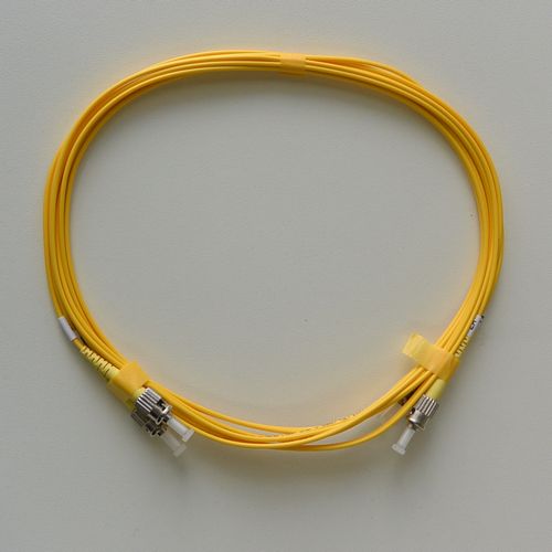シングルモード光パッチコード 2芯メガネ ST-ST 3m 黄色