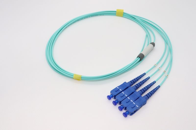 10G光パッチコード GI50 OM3 4芯FO 片端SC 3m アクア