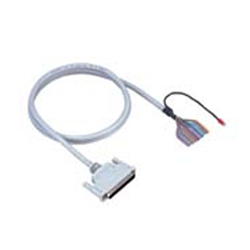 片端37ピンD-SUBコネクタ付シールドケーブル(モールドタイプ、0.5m)