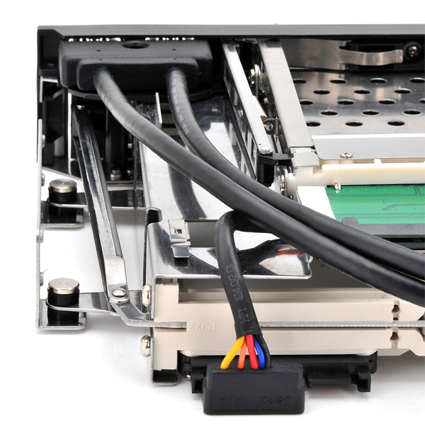 iStarUSA マルチリムーバブルラック V2 3.5+2.5 SATA ＆ USB