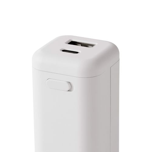 モバイルバッテリー/乾電池式/USB-C 1ポート/USB-A 1ポート/A-Cケーブル付属/単3電池4本付属/ホワイト