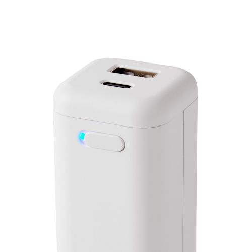 モバイルバッテリー/乾電池式/USB-C 1ポート/USB-A 1ポート/A-Cケーブル付属/単3電池4本付属/ホワイト