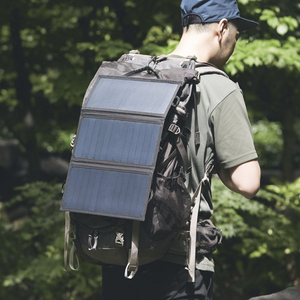 モバイルソーラー充電器/2.4A出力/USB-Aメス2ポート/おまかせ充電搭載/micro-Bケーブル同梱/Type-C変換アダプタ付属/ブラック