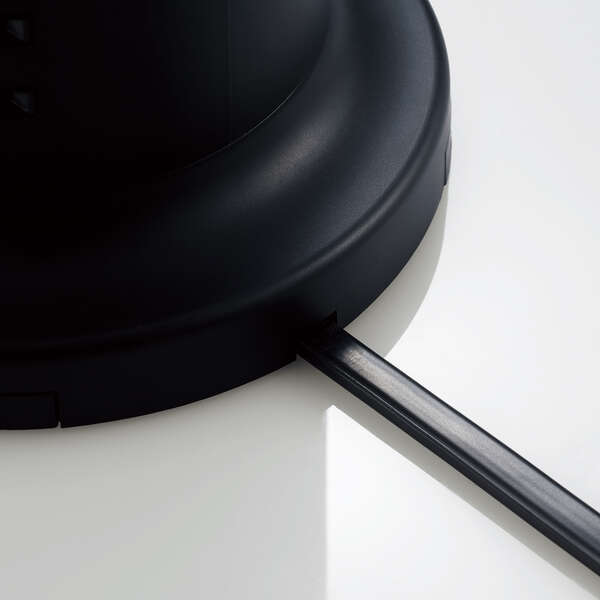 タワー型タップ/8個口/雷サージ付/ホコリ防止シャッター付/固定可能/5ポート合計出力4.8A/2.0m/ブラック