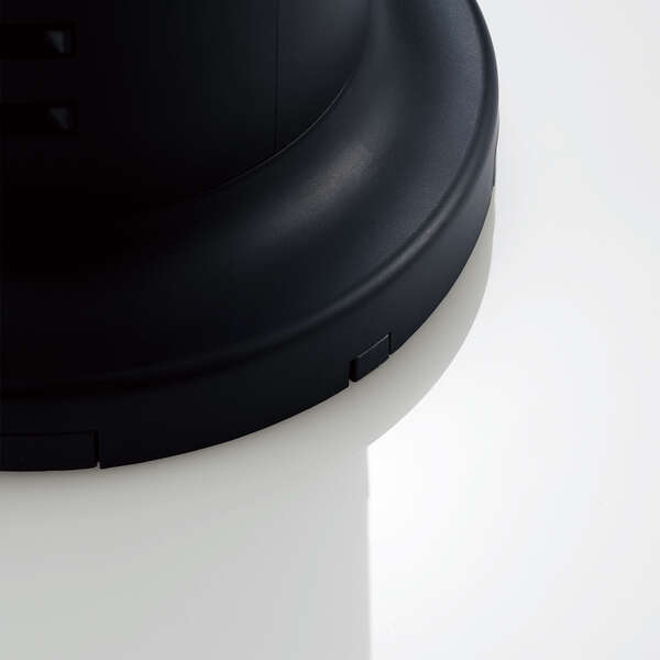 タワー型タップ/12個口/雷サージ付/ホコリ防止シャッター付/固定可能/5ポート合計出力4.8A/2.0m/ブラック