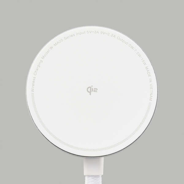 マグネットQi2規格対応ワイヤレス充電器/15W/卓上/メッシュケーブル/シルバー