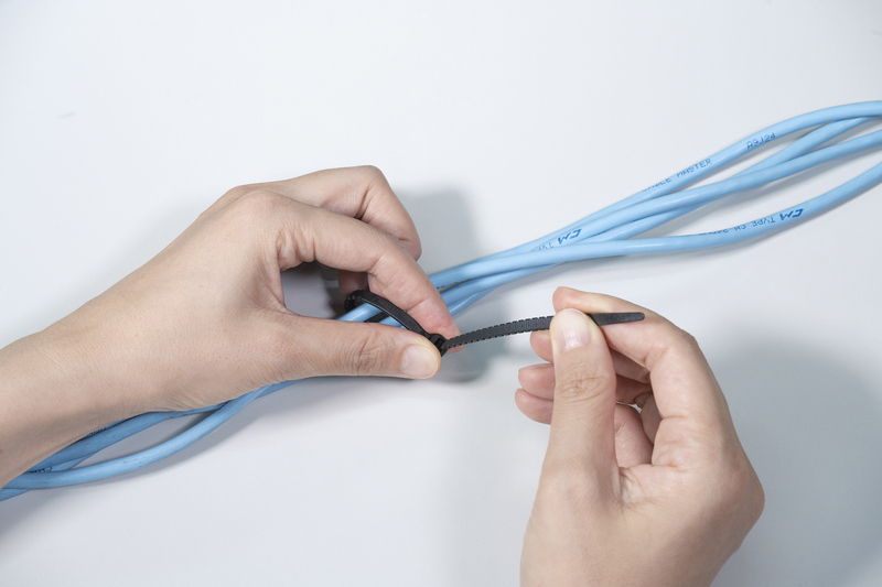 手で切れる結束バンド 耐候 200mm ブラック