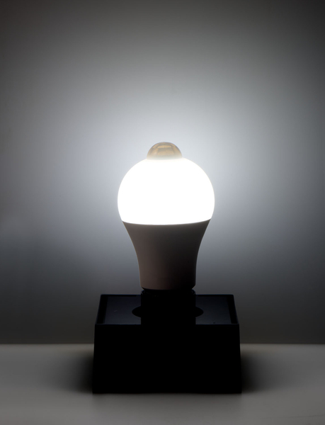 センサー付きLED電球 40W 昼光色相当