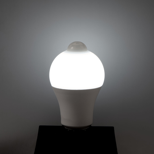 センサー付きLED電球 60W 昼光色相当