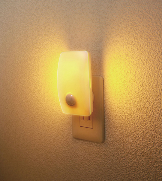 LEDナイトライト 明暗人感センサー アンバー