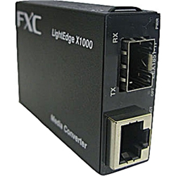 10BASE-T/100BASE-TX to 100BASE-FX(SFPスロット)メディアコンバータ