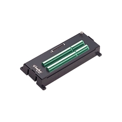 垂直68ピンスクリューレス変換端子台