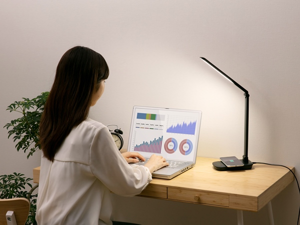 LEDデスクライト Qi充電シリーズ 平置きタイプ 調光 ブラック