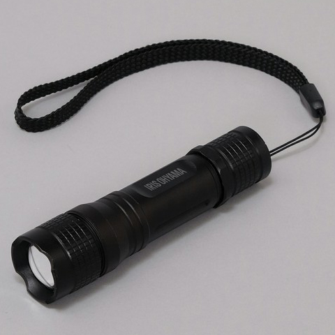 LEDハンディライト 100lm ズーム機能付き