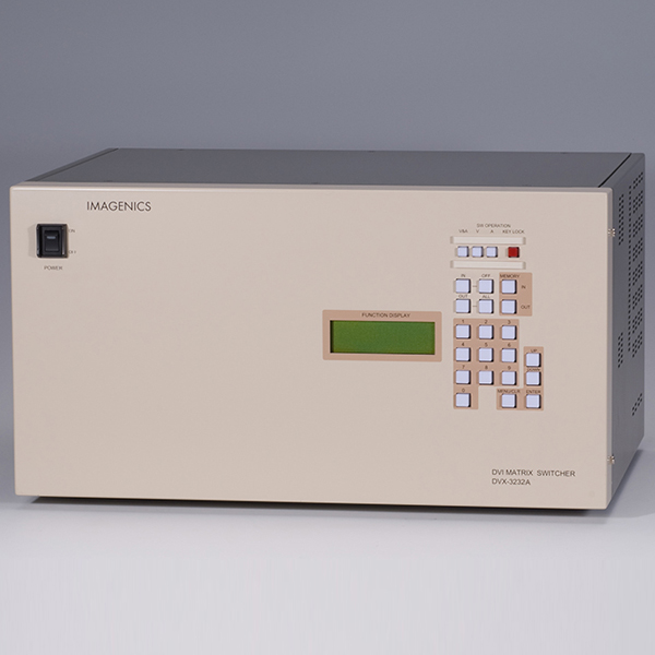 8入力16出力DVIマトリックススイッチャー（HDCP対応）