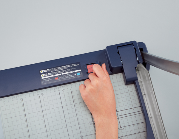 ペーパーカッター(押し切り式)A3