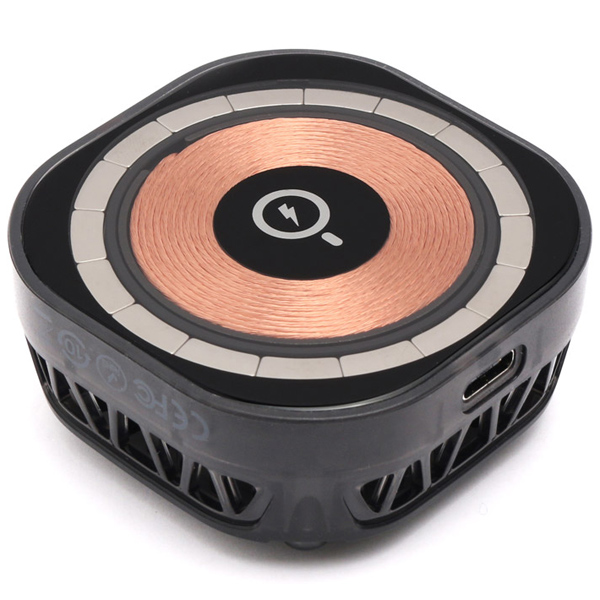 MOMAX Play 冷却ファン付きマグネットチャージャー