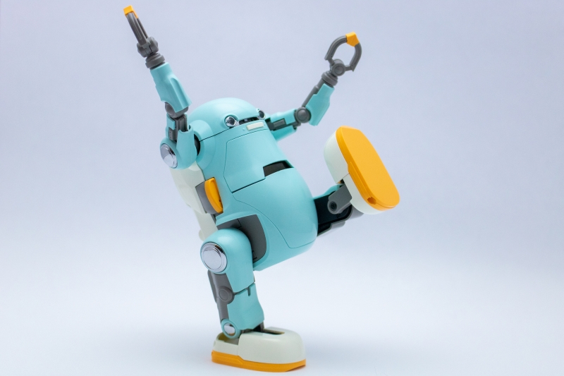 教育用小型二足歩行プログラミングロボット あるくメカトロウィーゴ