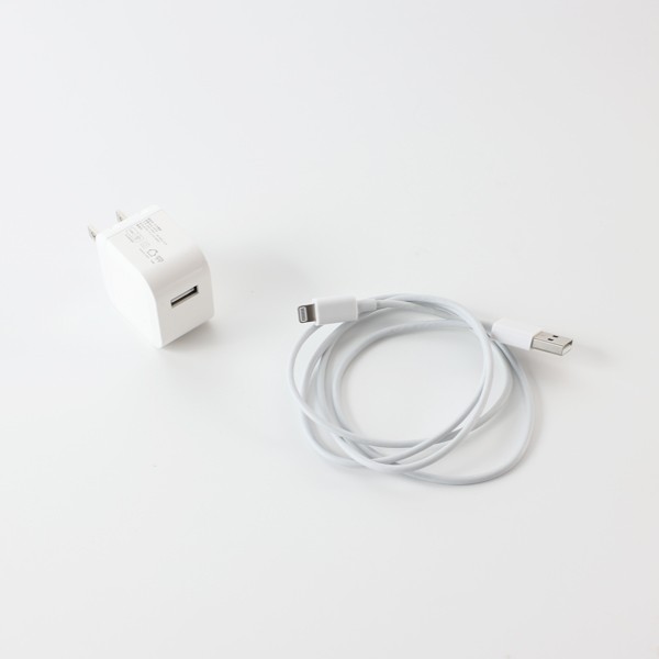 AC充電器（12W）＋ Lightning ケーブルセット