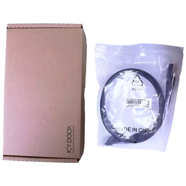ICY DOCK SlimSAS 8i SFF-8654 to 2x OCuLink 4i SFF-8611 ケーブル - 0.5M