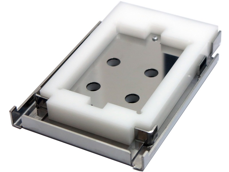 2.5インチHDDトレイ取り付け