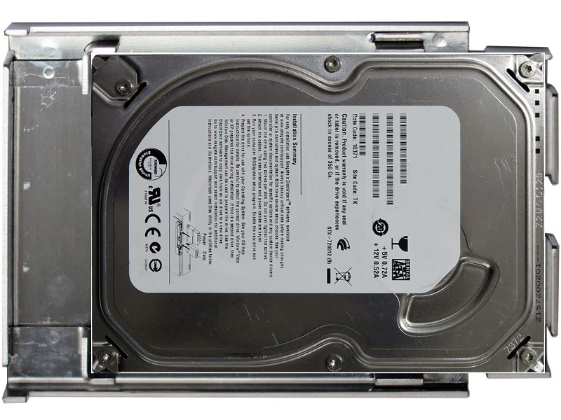 3.5インチHDDをトレイにセット