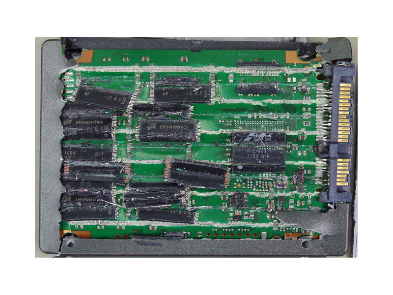 破壊したSSD画像