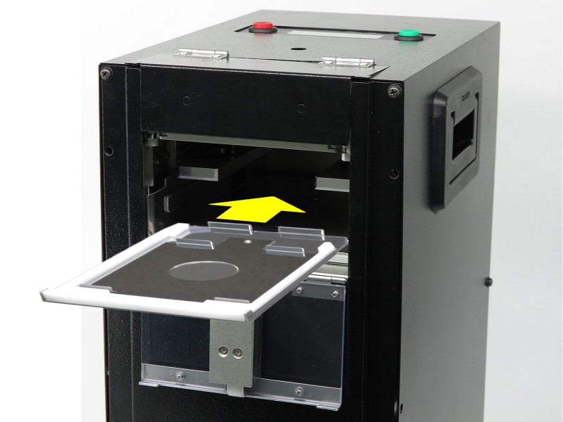 テープ破壊トレイをSTPN-30に挿入