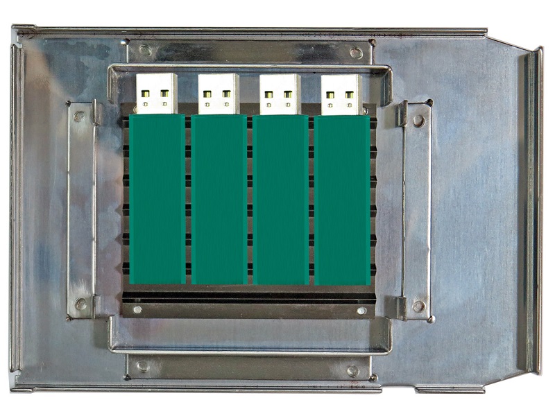 USBメモリをトレイにセット