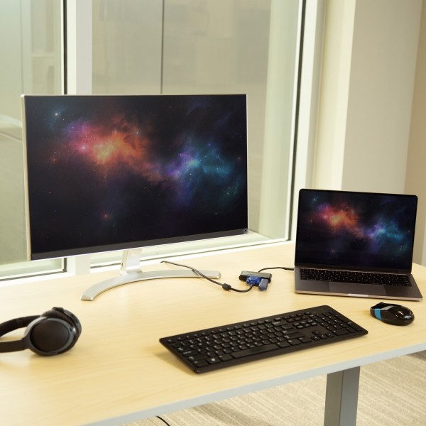 USBtype-C接続VGA変換アダプタ2048x1280p(60Hz)1xUSB-C給電ポート1xUSB-Aポート