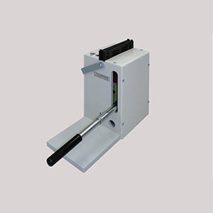 メタルモール切断機