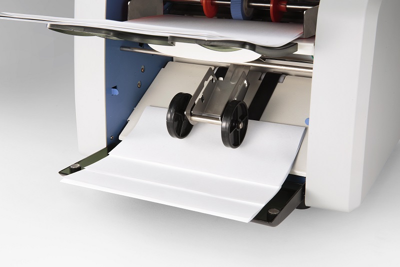 自動紙折り機NP１１０整列排紙ジメージ画像