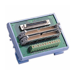 ADAM-3000シリーズ DINレール マウント対応68ピンSCSI-II-to-2 x 50ピン ボックス ヘッダ