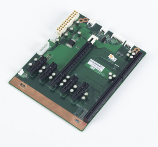 6 スロット対応バックプレーン