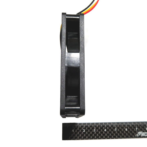 70mm角厚さ15mm 12V DCファン