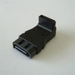 シリアルATA片上L型変換アダプタ