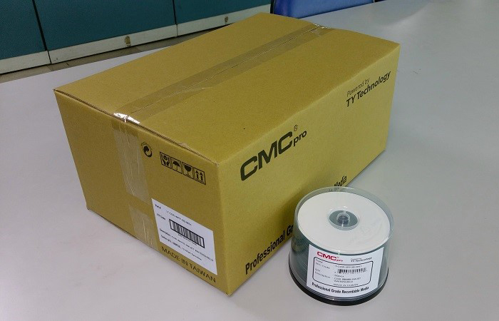 外装カートン。50枚スピンドルバルクx12。