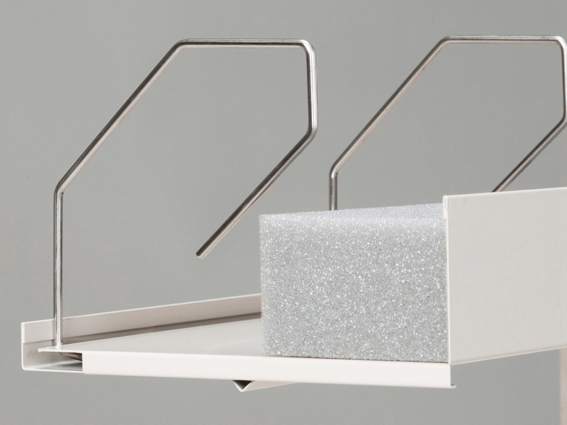 棚後方のスポンジ