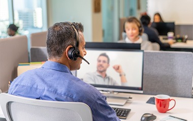 Poly ���i�Ȃ狭�͂ȃm�C�Y�L�����Z���@�\��Web��c�ɂ�������͂̎G���������i�ጸ�j���A�ł����킹�ɏW���ł��܂��B