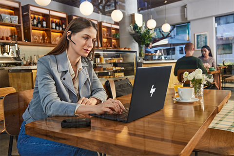 Poly Voyager Legend 50